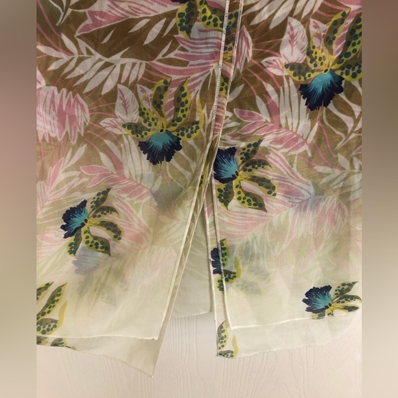 CAbi Tropical Print Parlor atop Split Back Layered Tank Blouse Women’s Size M - Picture 7 of 7